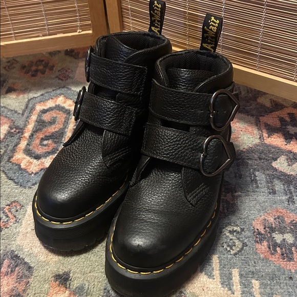Dr. Martens Devon Heart Boots - Picture 3 of 5